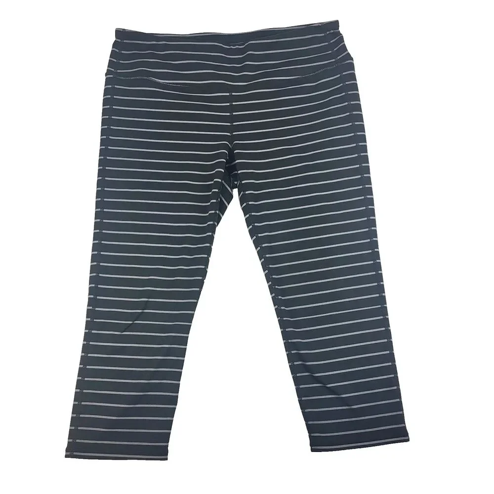 Athleta Striped Chaturanga Capri Leggings High rise Size large Black